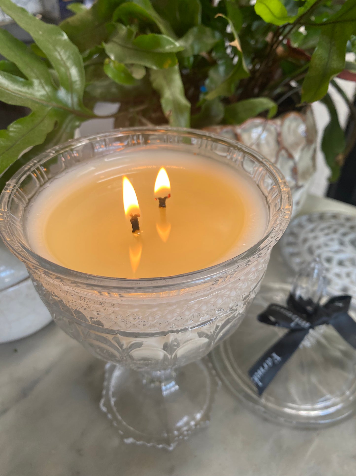 Buckingham glass candle